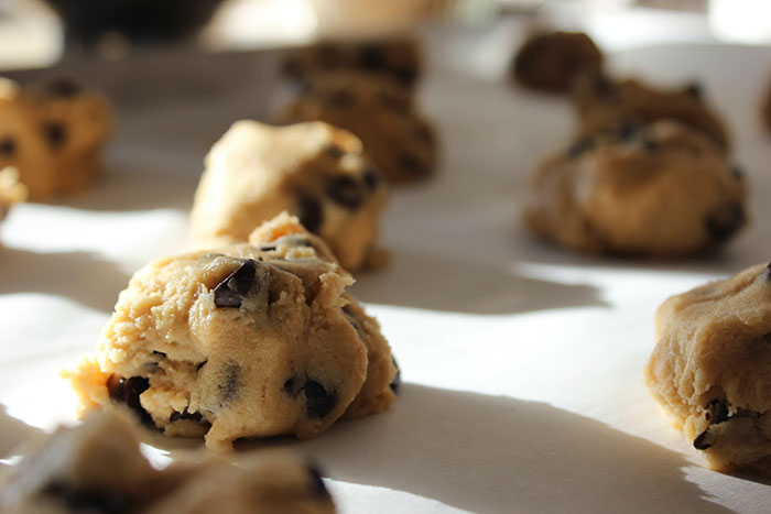 Einzelne Teigrohlinge für leckere amerikanische Cookies